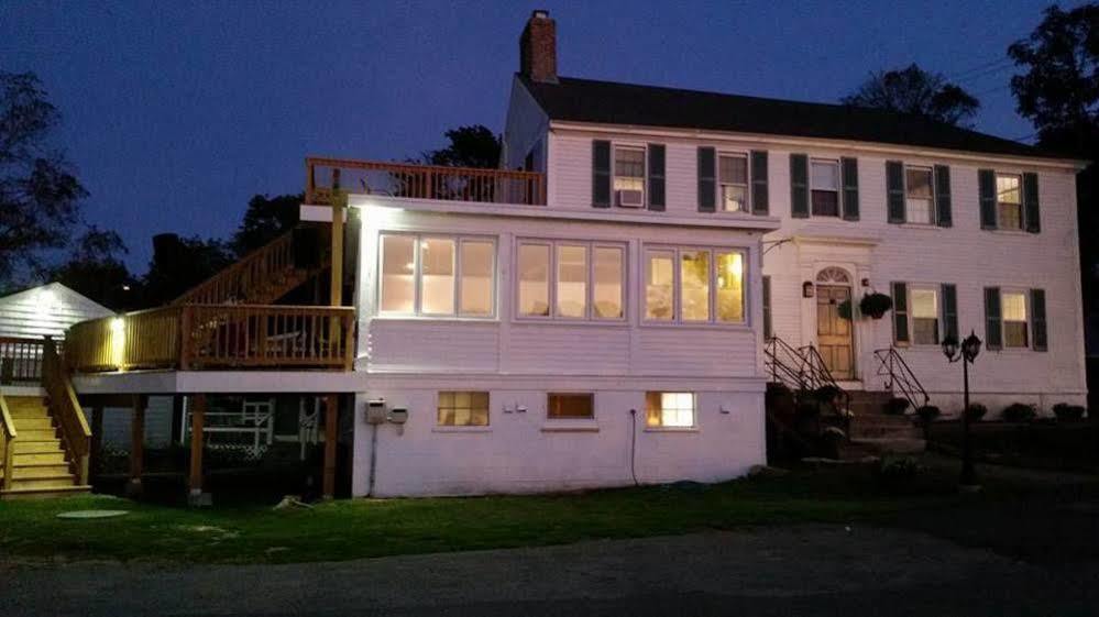 Shea'S Riverside Inn & Motel Essex Exterior foto